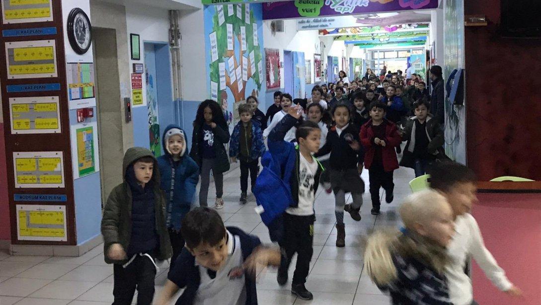 Medeni Berk İlkokulu'nda Deprem Tatbikatı