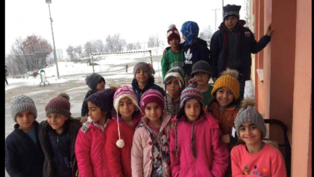 Şehit Muhammet Ambar İmam Hatip Ortaokulu'nun Yardımları Sahiplerine Ulaştı