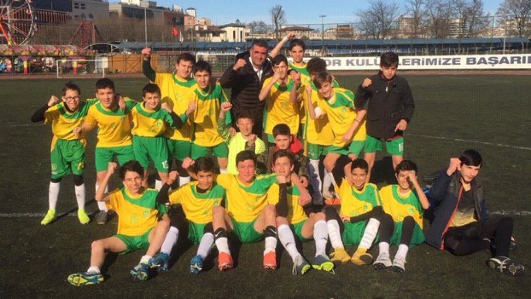 İbni Sina Ortaokulu Futbol Takımı İl Genelinde İlk 16 Takım Arasında!