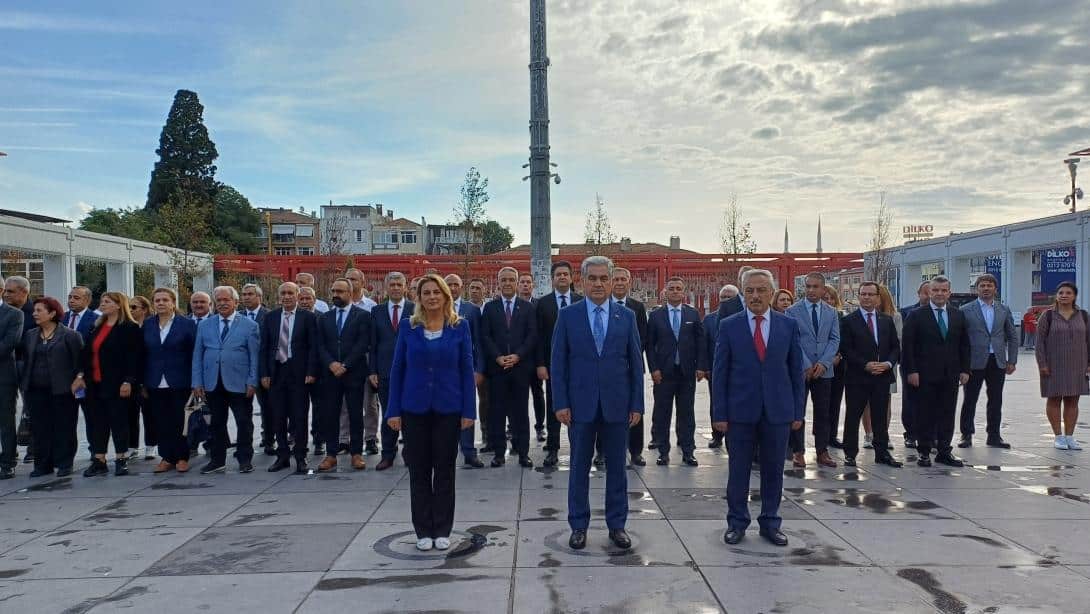 İLKÖĞRETİM HAFTASI ÇELENK SUNMA TÖRENİ GERÇEKLEŞTİRİLDİ.