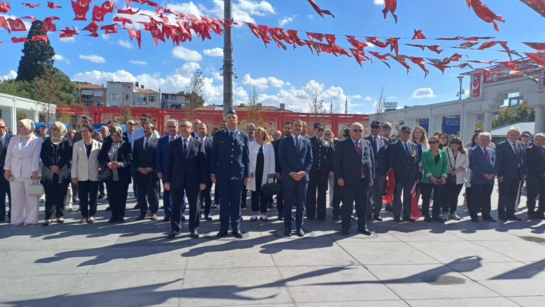 19 EYLÜL GAZİLER GÜNÜ ÇELENK TÖRENİ GERÇEKLEŞTİRİLDİ.